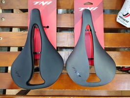 TNI CarbonFly ＆ PadFly　サドル 入荷